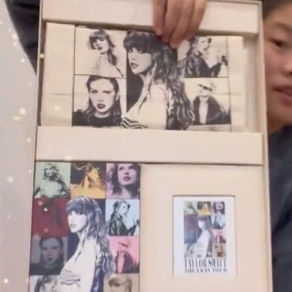Taylor Swift ERAS VIP Love Story Package (Tote Bag, Posters, Collectibles) - Picture 2 of 7